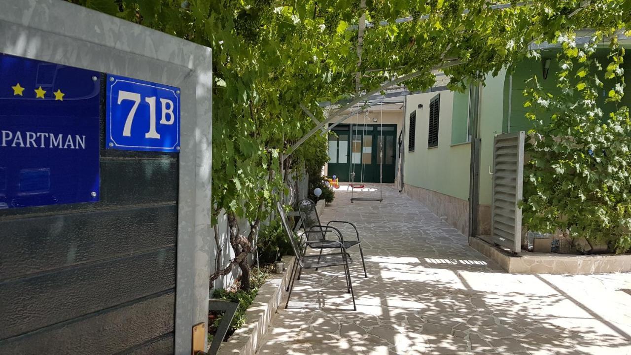 Apartmani Vincek Vodice Buitenkant foto